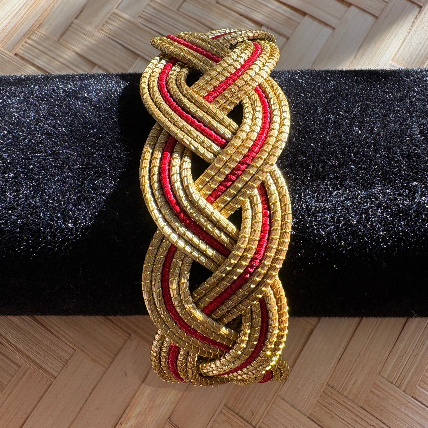 Bracelet Capim Dourado entrelacé - fibre buriti rouge