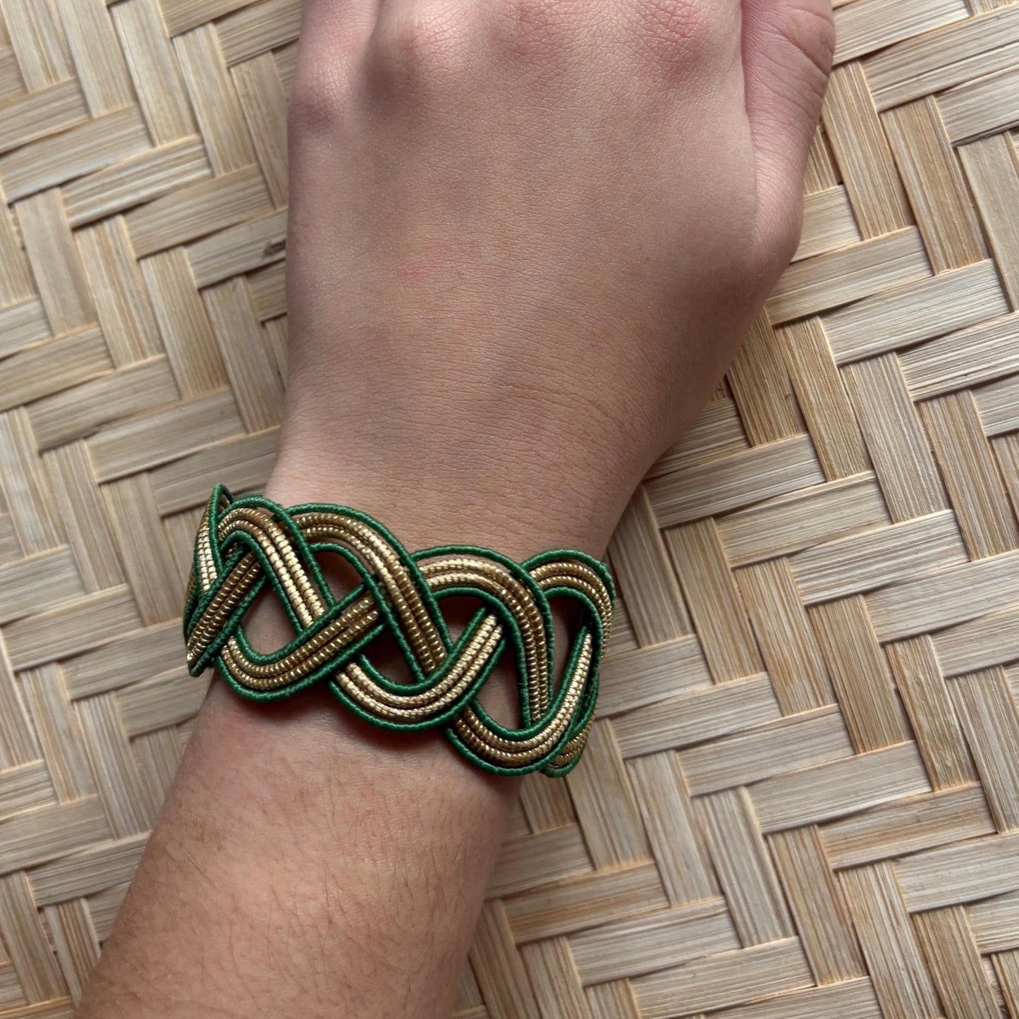 Bracelet Capim Dourado tressé vague - fibre buriti vert