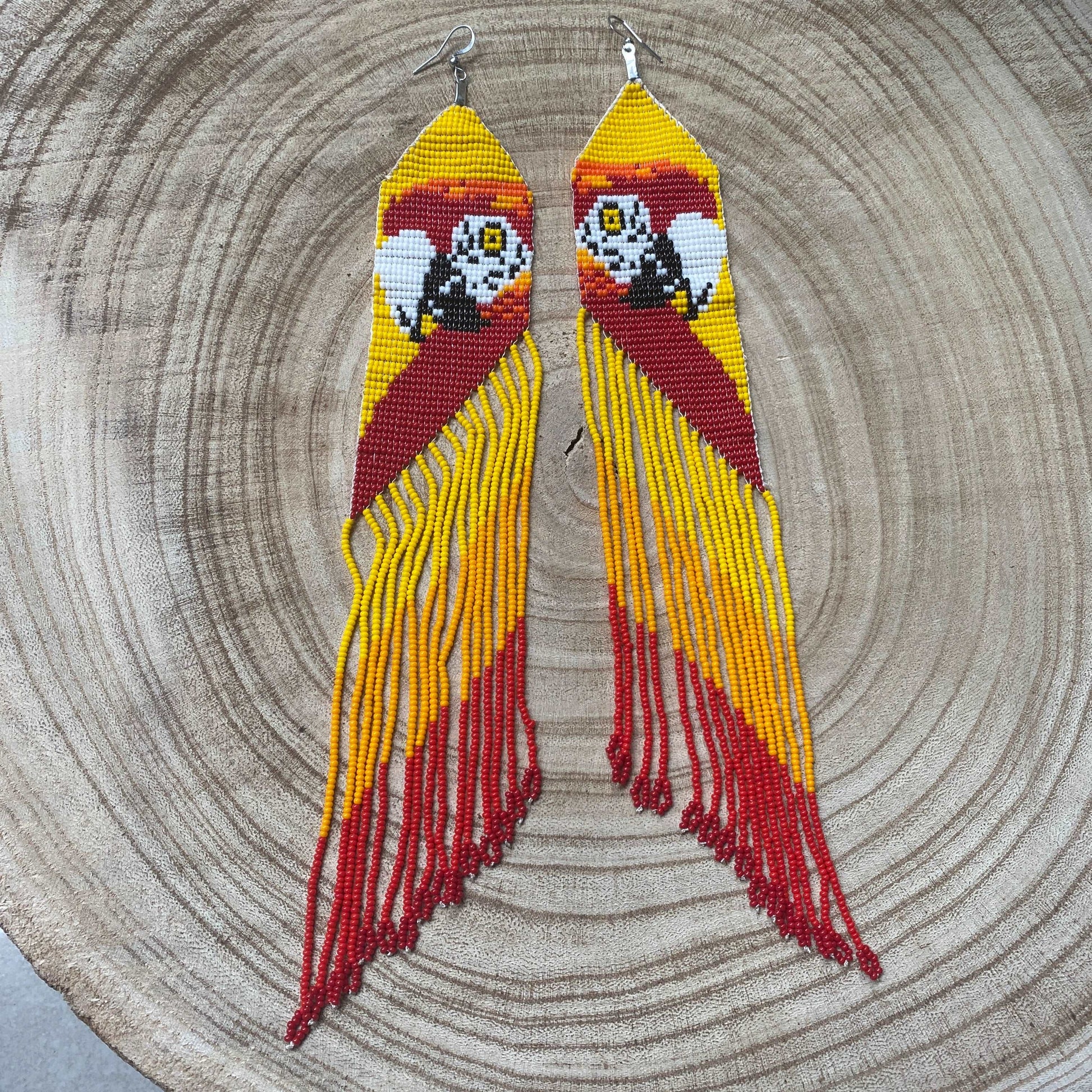 Boucles d'oreilles miçanga - Motif Ara rouge fond jaune - Ethnie Borari