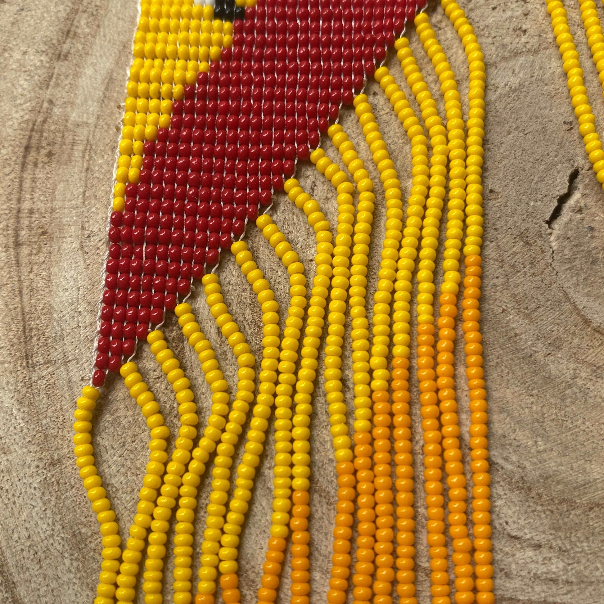 Boucles d'oreilles miçanga - Motif Ara rouge fond jaune - Ethnie Borari