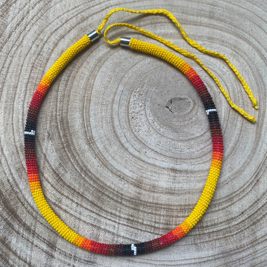 Collier corail miçanga jaune rouge et noir - Ethnie Borari