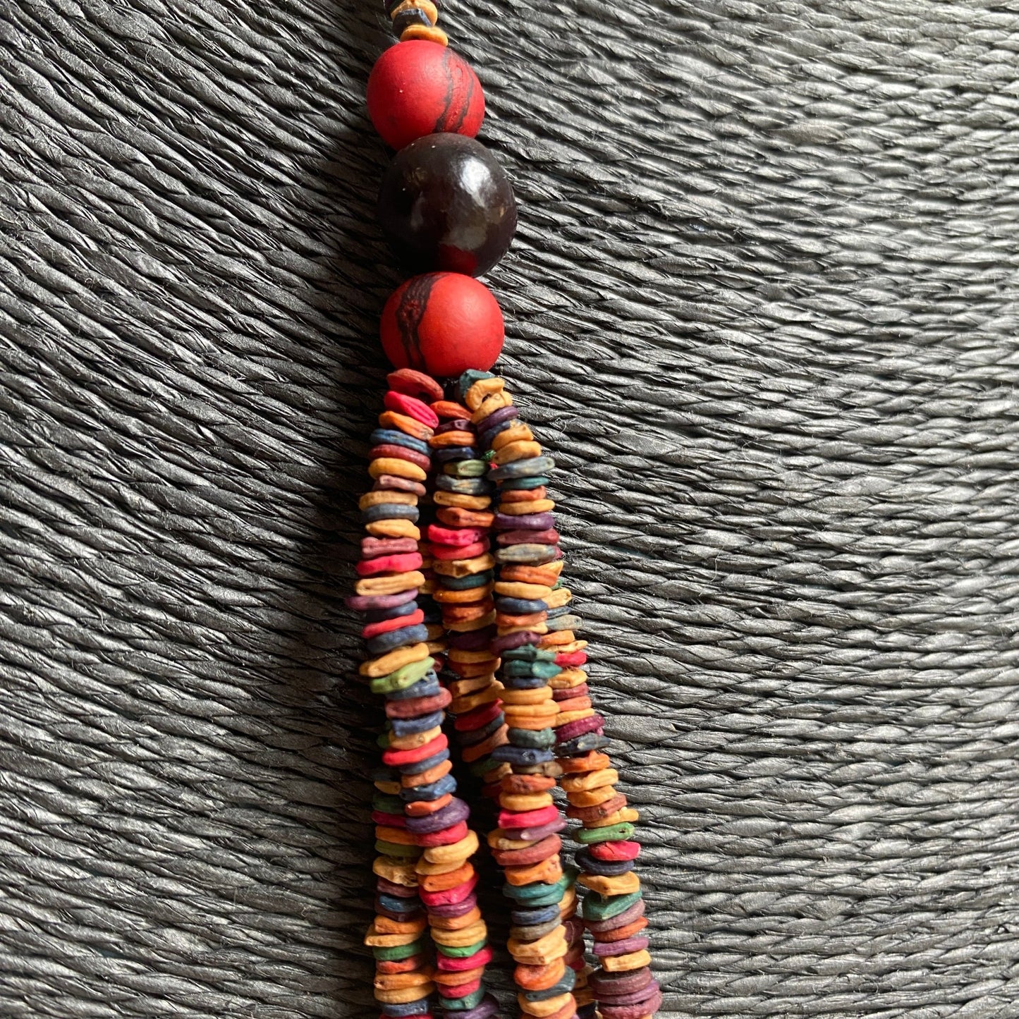 Collier graines morototo multicolores et 3 graines açai/saboneteira