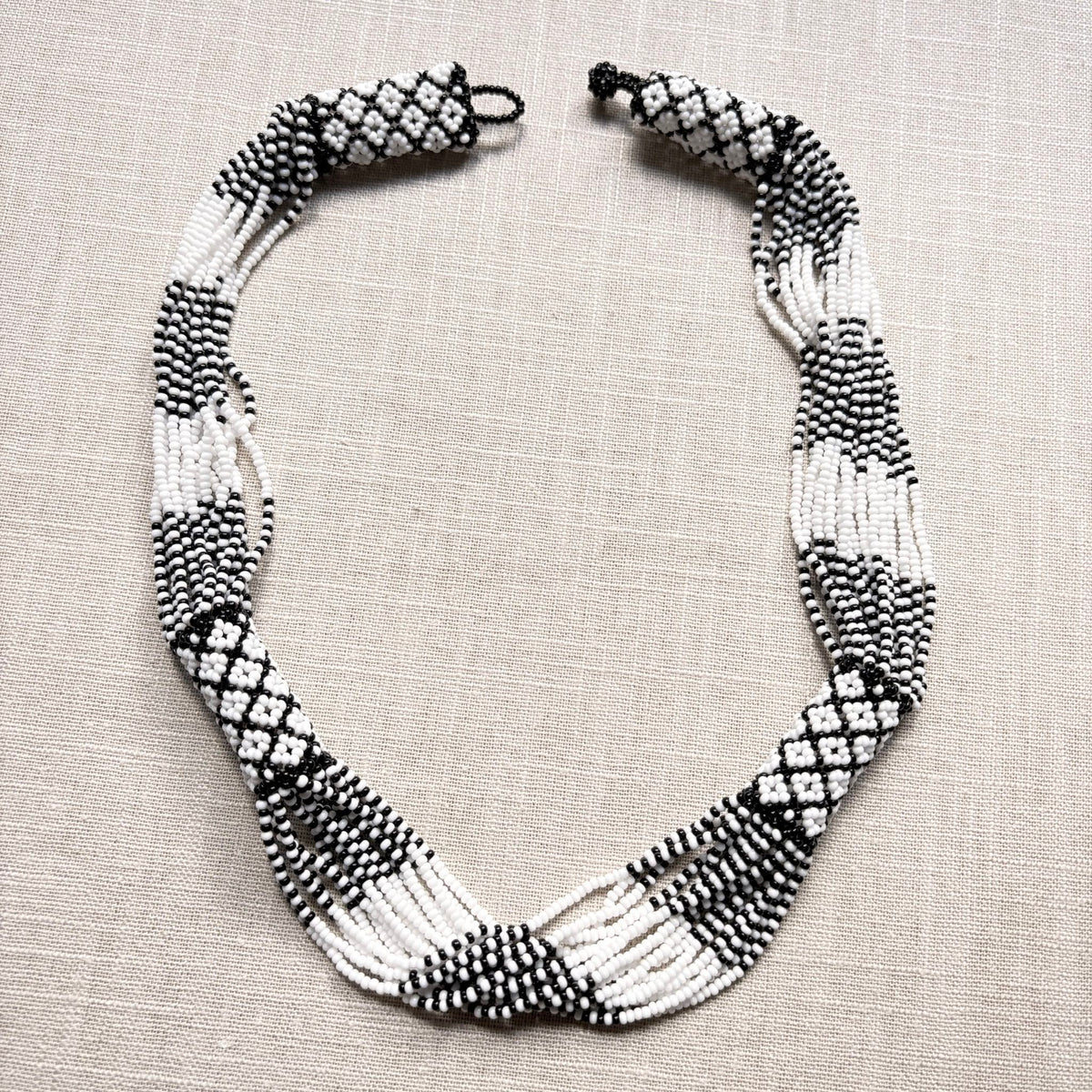Collier NIVORA