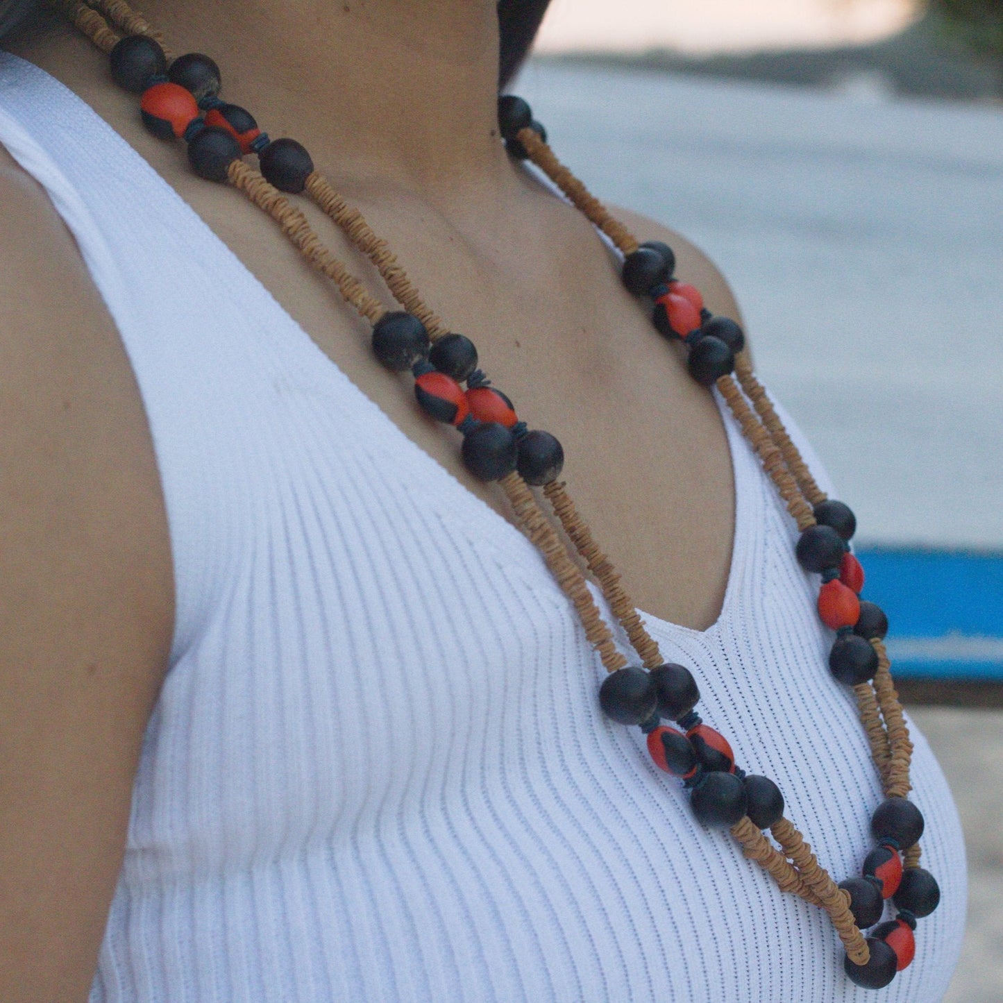 Collier graines morototo naturelles, saboneteira et olho de cabra rouge et noir