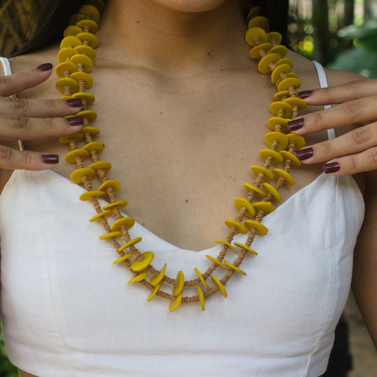 Collier de graines de morototo naturelles et latex jaune - Communauté Jamaraqua