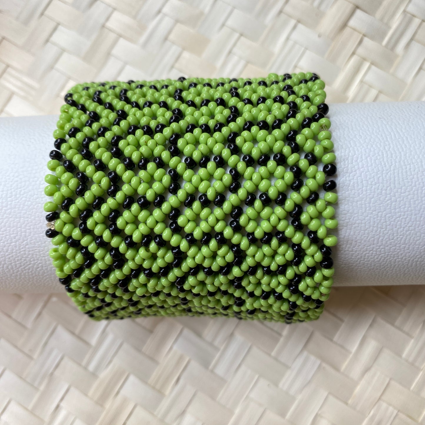 Bracelet Miçanga - petite taille - vert et noir - Ethnie Kayapo