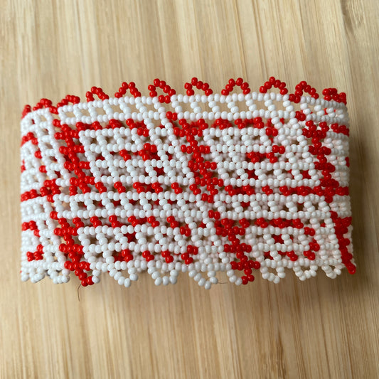 Bracelet Miçanga - petite taille - rouge et blanc dentelé - Ethnie Kayapo