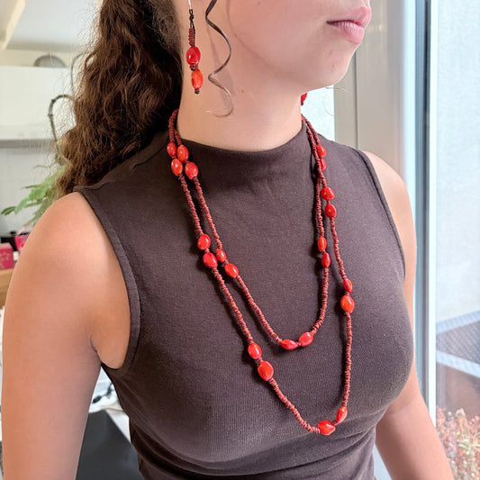 Collar de semillas de morototo verde y tento rojo