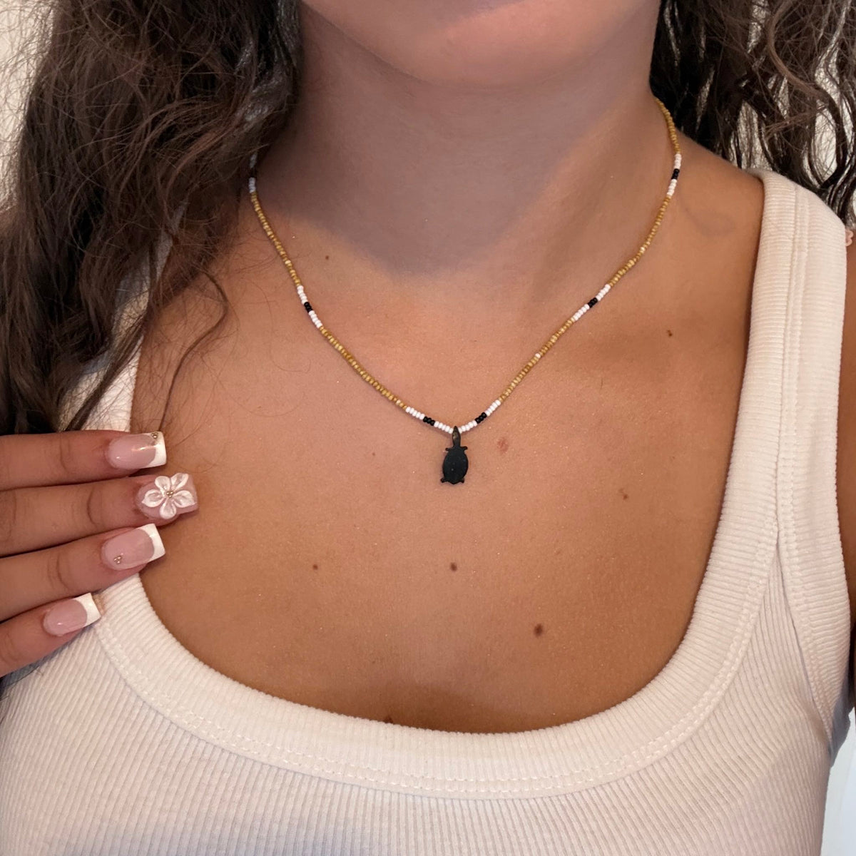 Collar de cuentas de vidrio verde y blanco (miçanga) - Etnia Borari