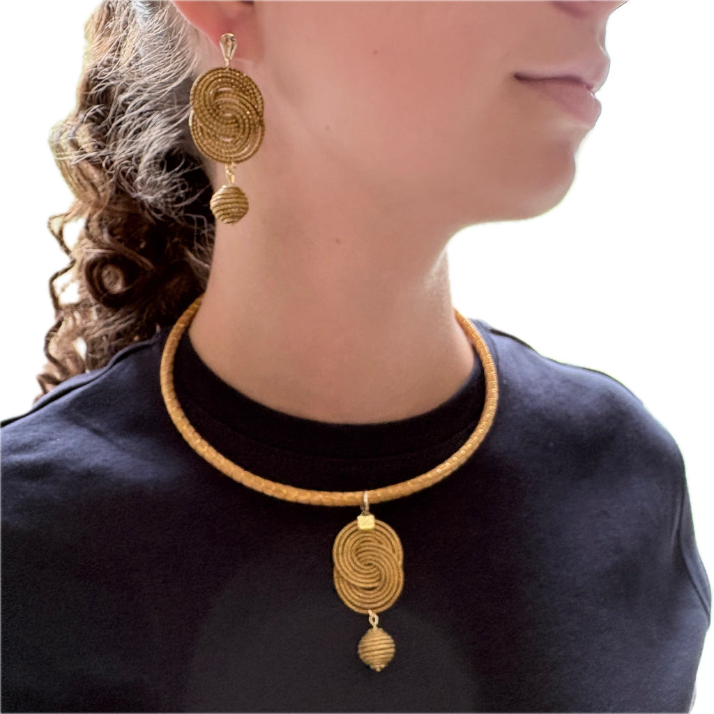 Parure collier et boucles d'oreilles Capim Dourado mandalas croisés et perle