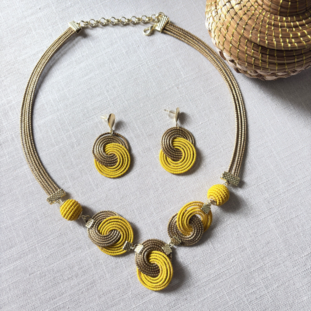Parure collier et boucles d'oreilles Capim Dourado et buriti jaune
