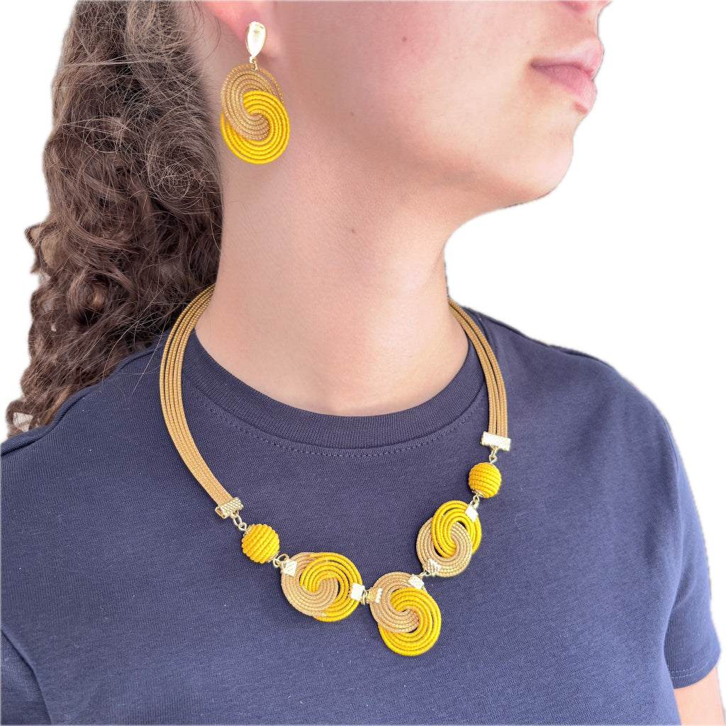 Parure collier et boucles d'oreilles Capim Dourado et buriti jaune