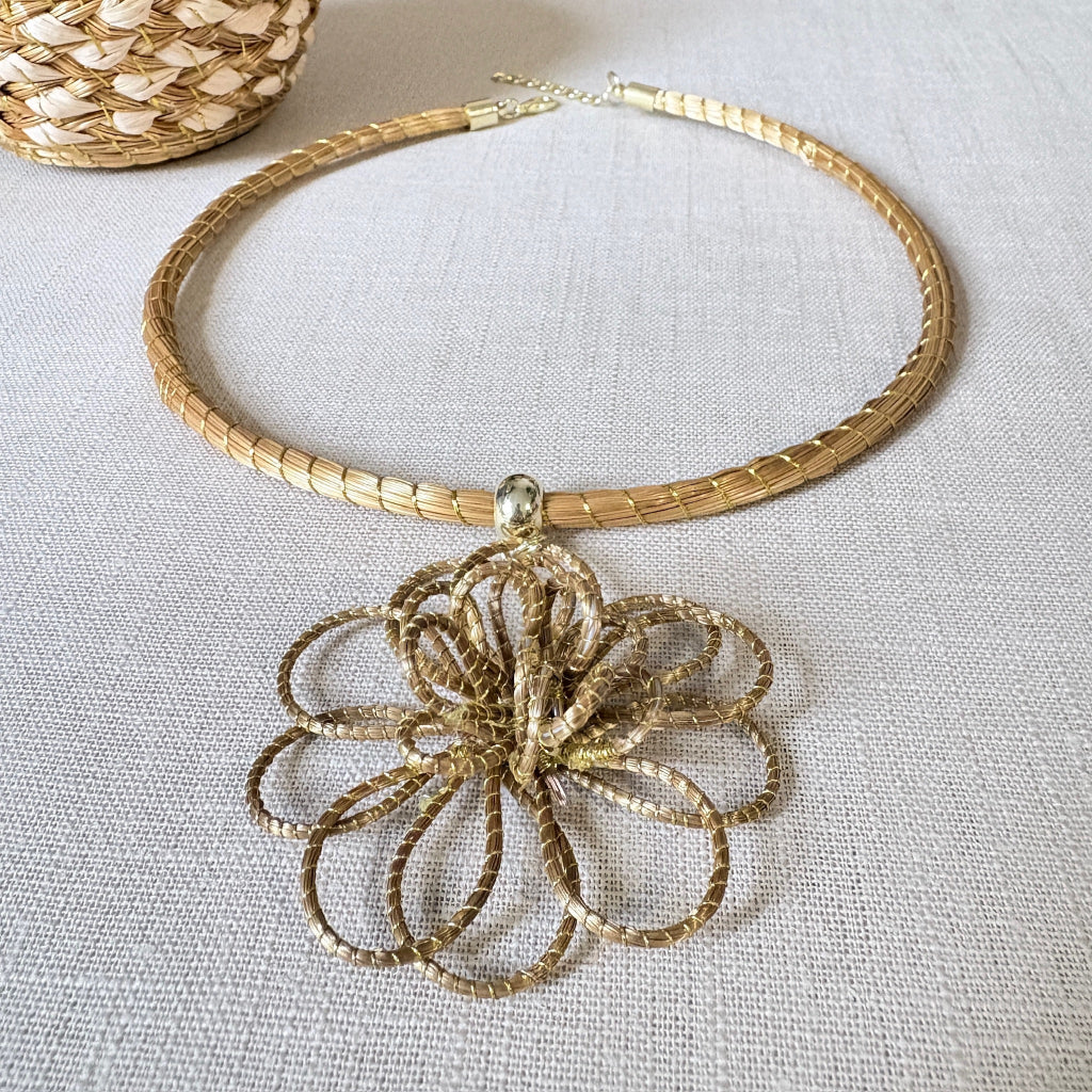 Parure collier et boucles d'oreilles Capim Dourado fleurs