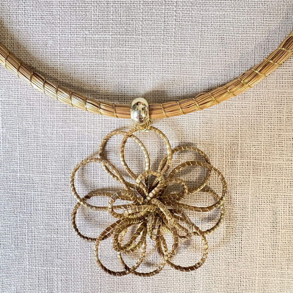 Parure collier et boucles d'oreilles Capim Dourado fleurs