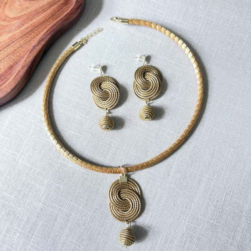 Parure collier et boucles d'oreilles Capim Dourado mandalas croisés et perle
