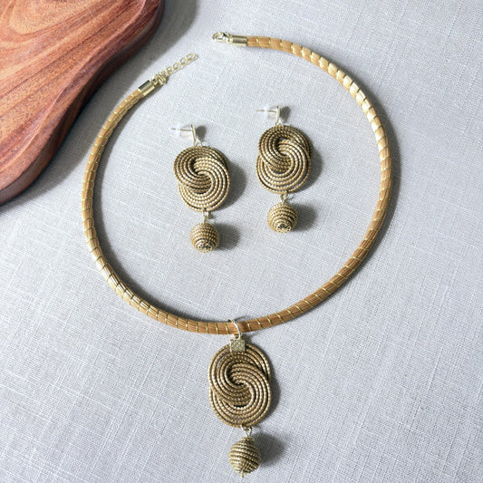 Parure collier et boucles d'oreilles Capim Dourado mandalas croisés et perle