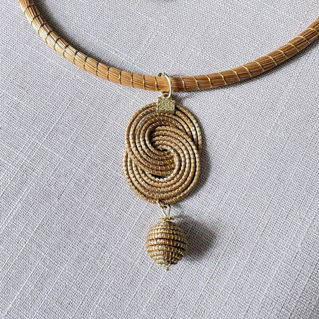 Parure collier et boucles d'oreilles Capim Dourado mandalas croisés et perle