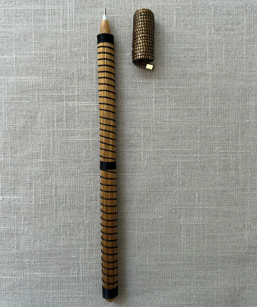 Stylo-Capim-Dourado-Spiro-Fil-soie-noir