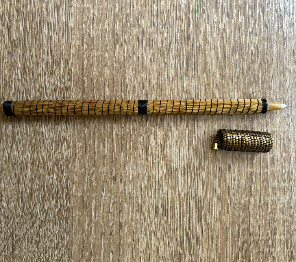 Stylo-Capim-Dourado-Spiro-Filetage-trilobe-noir-1