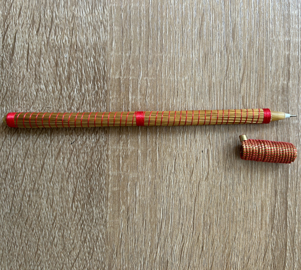 Stylo-Capim-Dourado-Spiro-Filetage-trilobe-rouge-1