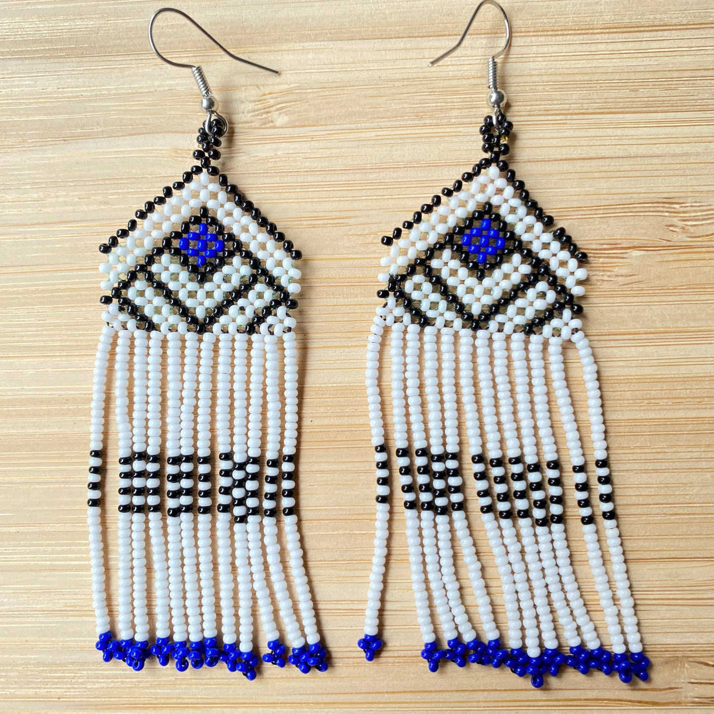 Boucles d'oreilles Miçanga -  Blanc noir et bleu - Ethnie Wai Wai