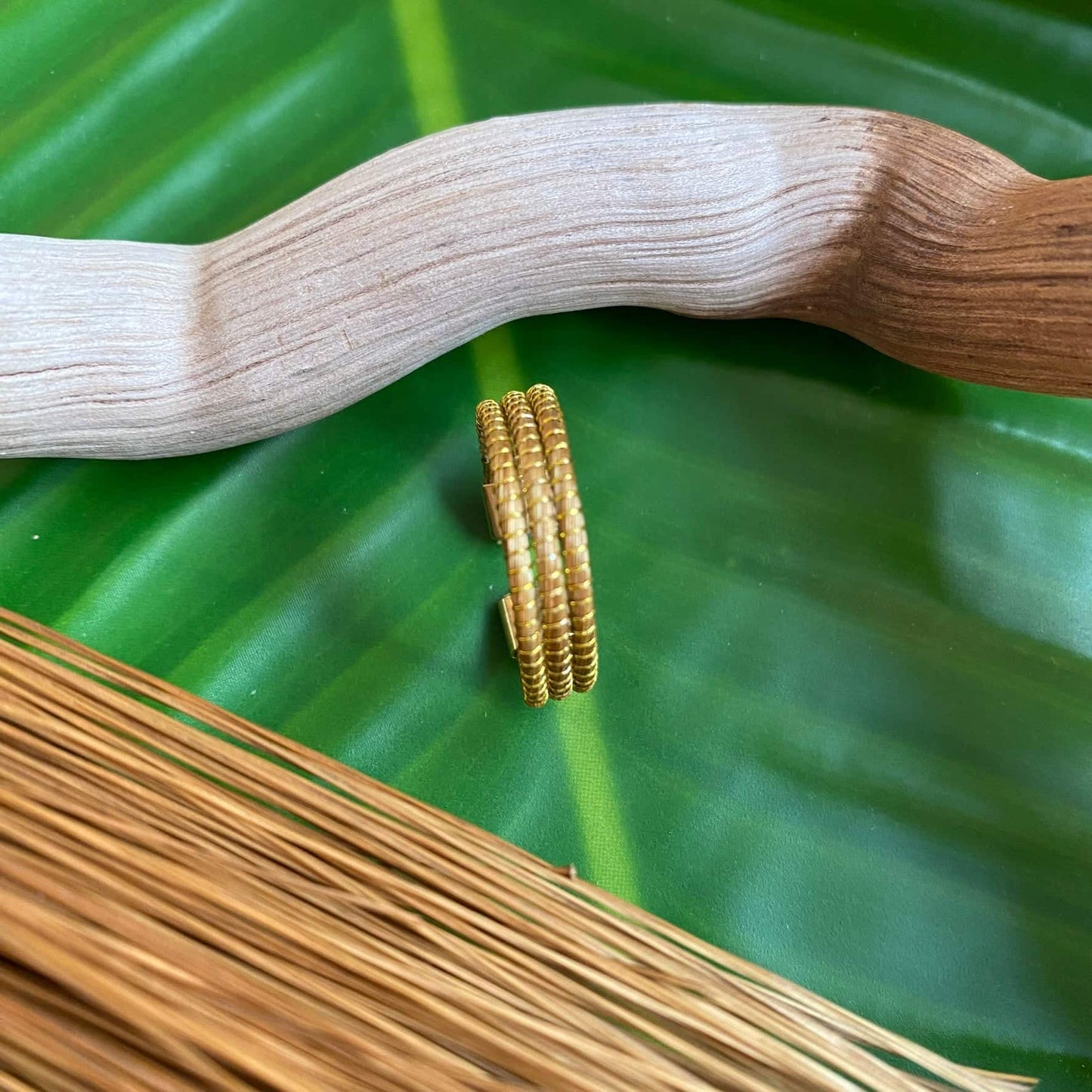 Bague Capim Dourado 3 lignes Bague Artisan local travaillant le Capim Dourado dans l&#39;état du Tocantins au centre-est du Brésil 