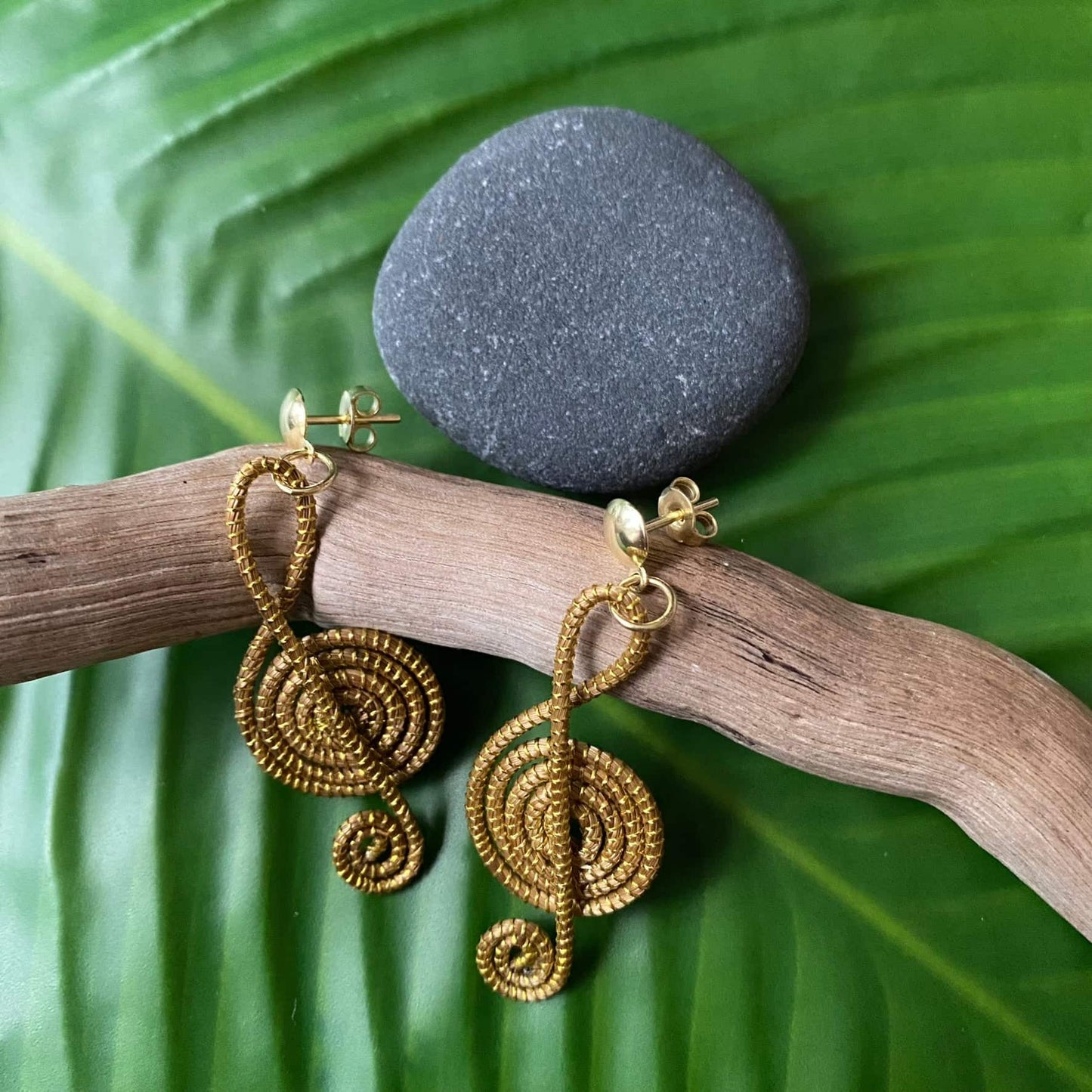 Boucles d'oreilles Capim Dourado 2 mandalas clé de sol Boucles d'oreilles Artisan local travaillant le Capim Dourado dans l'état du Tocantins au centre-est du Brésil 