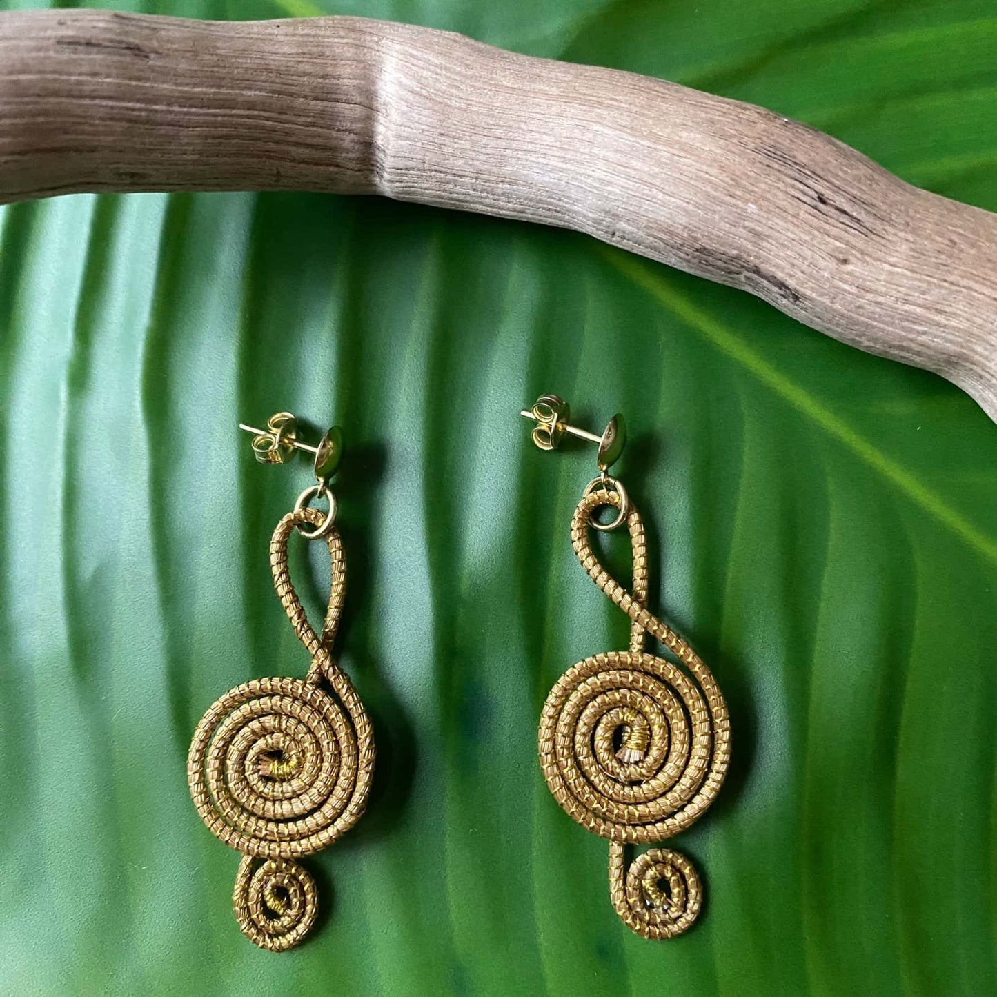 Boucles d'oreilles Capim Dourado 2 mandalas clé de sol Boucles d'oreilles Artisan local travaillant le Capim Dourado dans l'état du Tocantins au centre-est du Brésil 