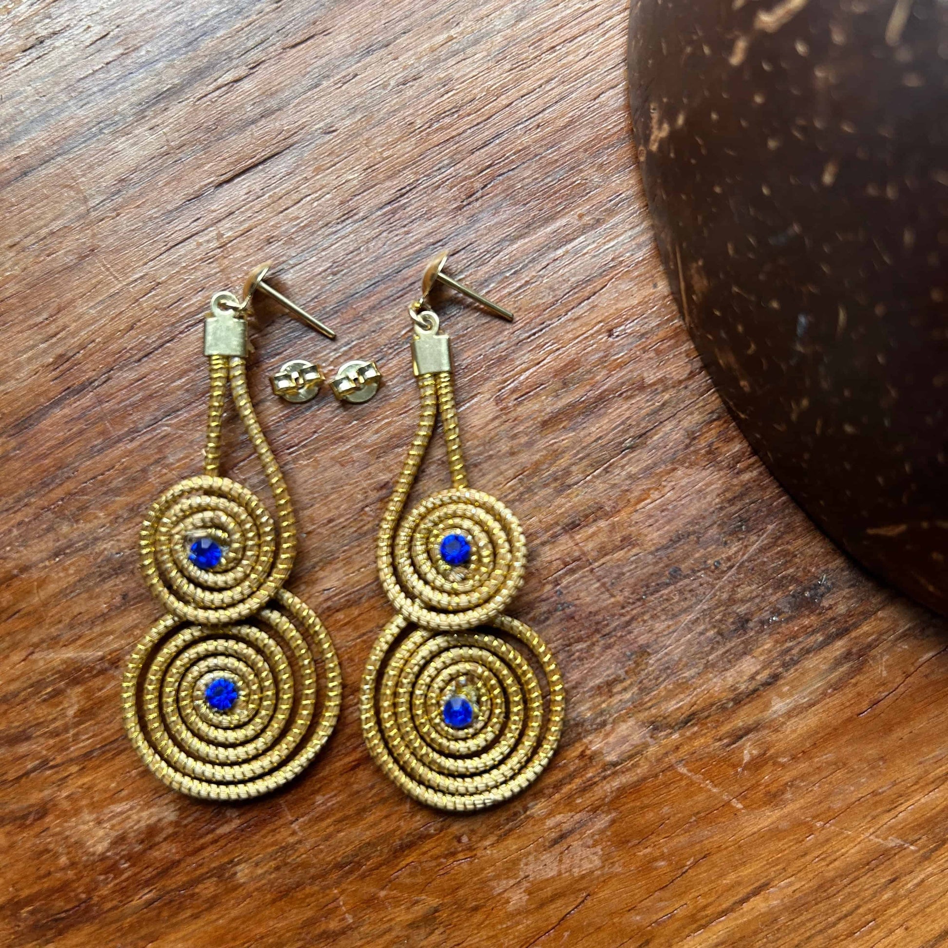 Boucles d'oreilles Capim Dourado 2 mandalas cristal saphir superposés Boucles d'oreilles Artisan local travaillant le Capim Dourado dans l'état du Tocantins au centre-est du Brésil 