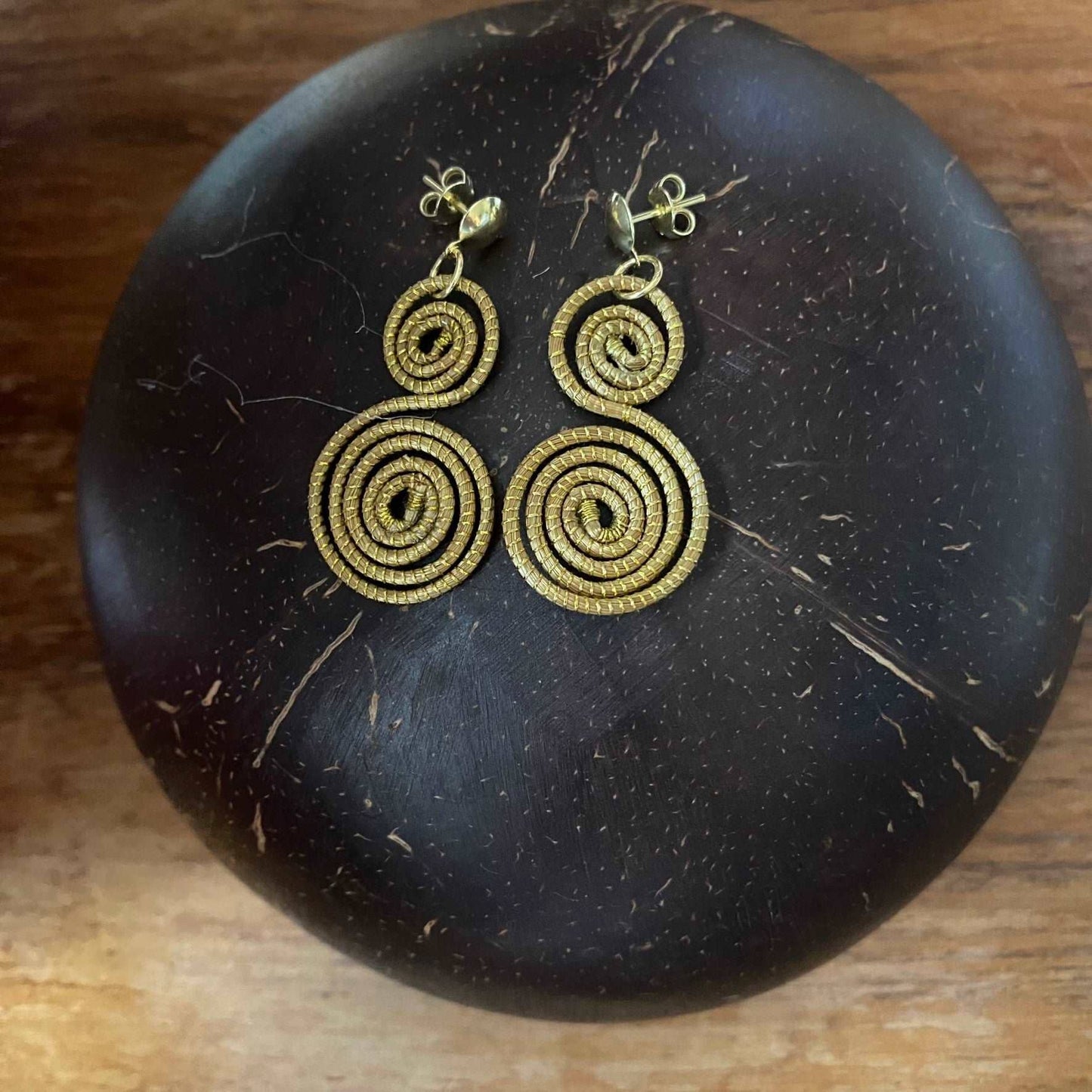 Boucles d'oreilles Capim Dourado 2 mandalas petit modèle Boucles d'oreilles Artisan local travaillant le Capim Dourado dans l'état du Tocantins au centre-est du Brésil 