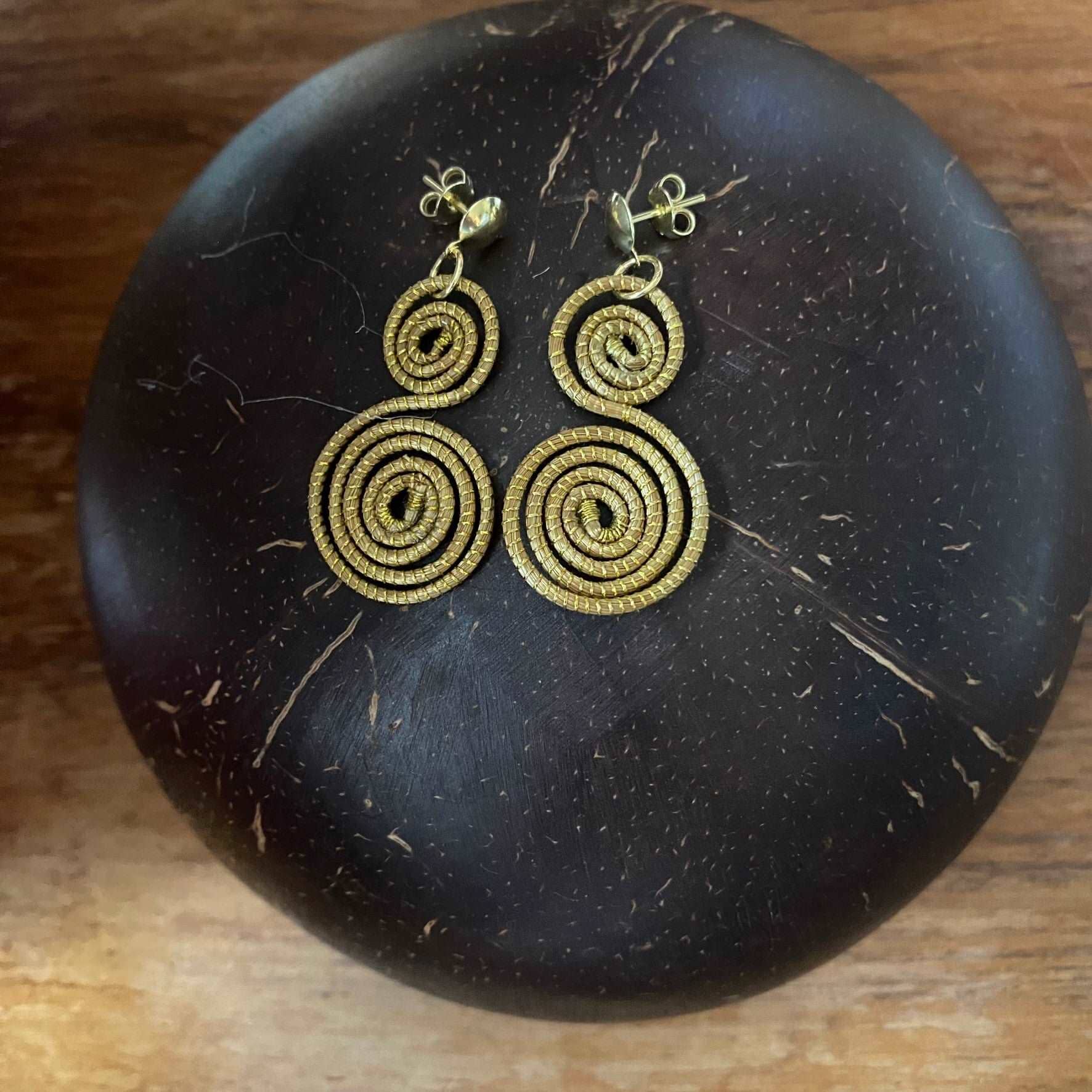 Boucles d'oreilles Capim Dourado 2 mandalas petit modèle Boucles d'oreilles Artisan local travaillant le Capim Dourado dans l'état du Tocantins au centre-est du Brésil 