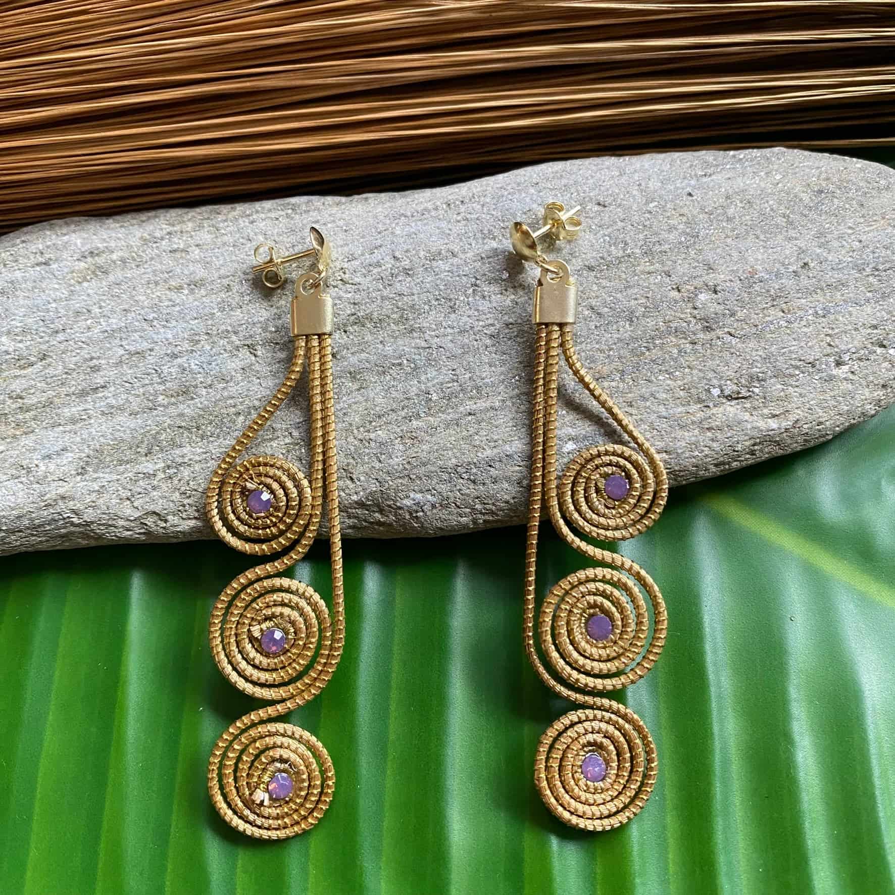 Boucles d'oreilles Capim Dourado 3 mandalas cristal opale améthyste alignés Boucles d'oreilles Artisan local travaillant le Capim Dourado dans l'état du Tocantins au centre-est du Brésil 