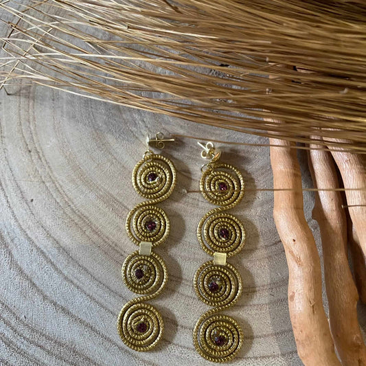 Boucles d'oreilles Capim Dourado 4 mandalas cristal améthyste alignés Boucles d'oreilles Artisan local travaillant le Capim Dourado dans l'état du Tocantins au centre-est du Brésil 