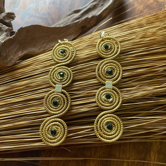 Boucles d'oreilles Capim Dourado 4 mandalas cristal émeraude alignés Boucles d'oreilles Artisan local travaillant le Capim Dourado dans l'état du Tocantins au centre-est du Brésil 