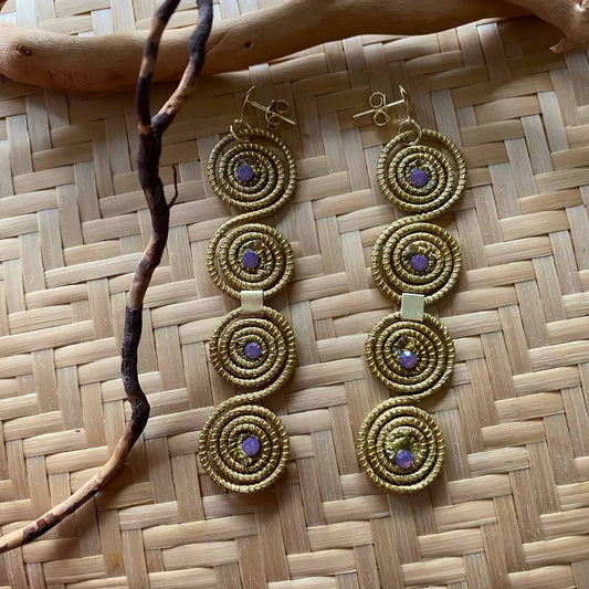 Boucles d'oreilles Capim Dourado 4 mandalas cristal opale améthyste alignés Boucles d'oreilles Artisan local travaillant le Capim Dourado dans l'état du Tocantins au centre-est du Brésil 