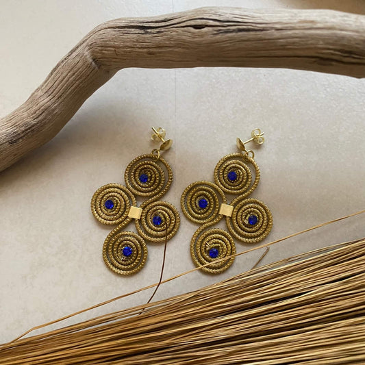 Boucles d'oreilles Capim Dourado 4 mandalas cristal saphir en croix Boucles d'oreilles Artisan local travaillant le Capim Dourado dans l'état du Tocantins au centre-est du Brésil 