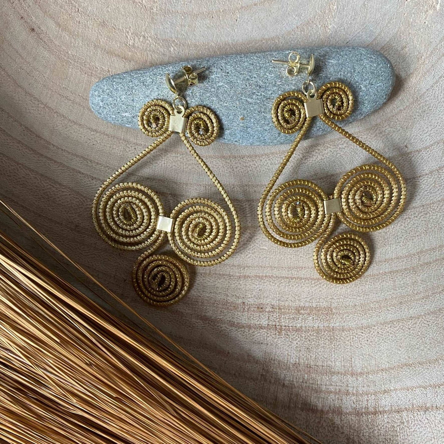 Boucles d'oreilles Capim Dourado 5 mandalas Boucles d'oreilles Artisan local travaillant le Capim Dourado dans l'état du Tocantins au centre-est du Brésil 