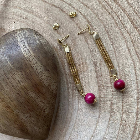 Boucles d'oreilles Capim Dourado lignes et pierre naturelle oeil de tigre rubis Boucles d'oreilles Artisan local travaillant le Capim Dourado dans l'état du Tocantins au centre-est du Brésil 