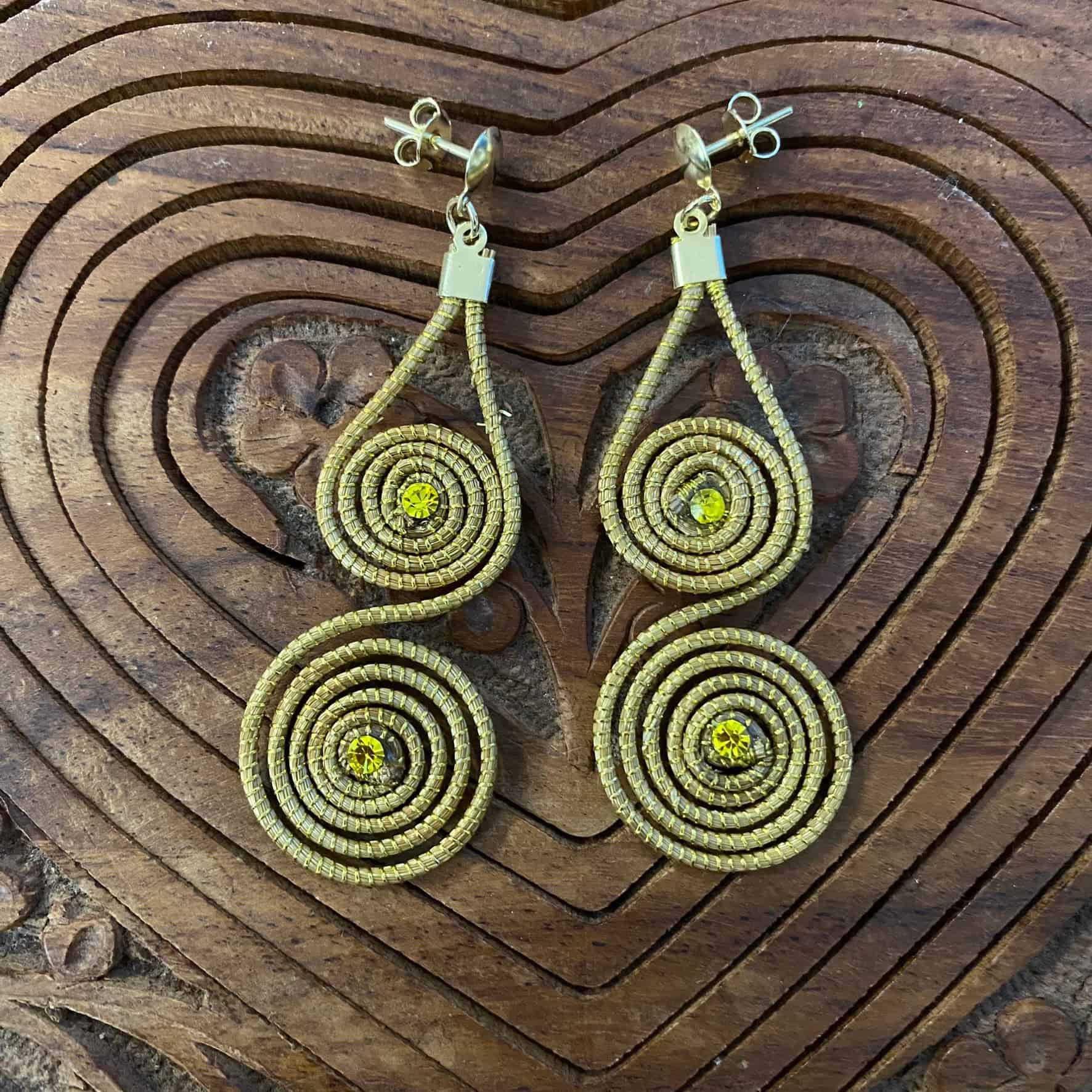 Boucles d'oreilles Capim Dourado mandalas cristal citrine Boucles d'oreilles Artisan local travaillant le Capim Dourado dans l'état du Tocantins au centre-est du Brésil 