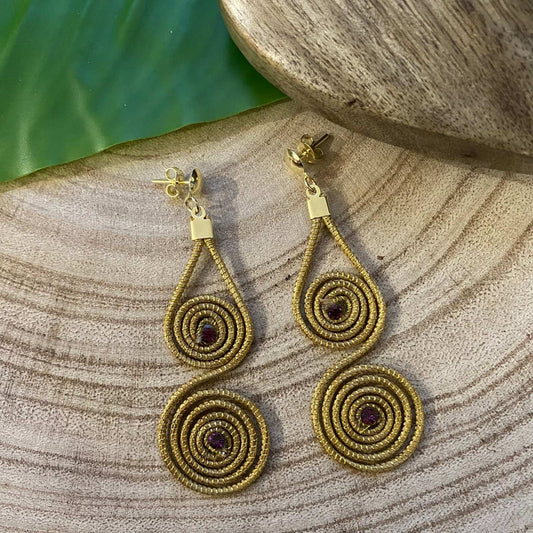 Boucles d'oreilles Capim Dourado mandalas cristal couleur améthyste Boucles d'oreilles Artisan local travaillant le Capim Dourado dans l'état du Tocantins au centre-est du Brésil 