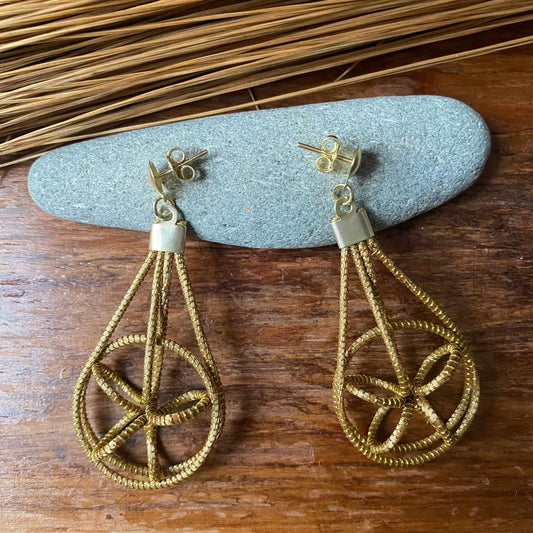 Boucles d'oreilles Capim Dourado roue Boucles d'oreilles Artisan local travaillant le Capim Dourado dans l'état du Tocantins au centre-est du Brésil 
