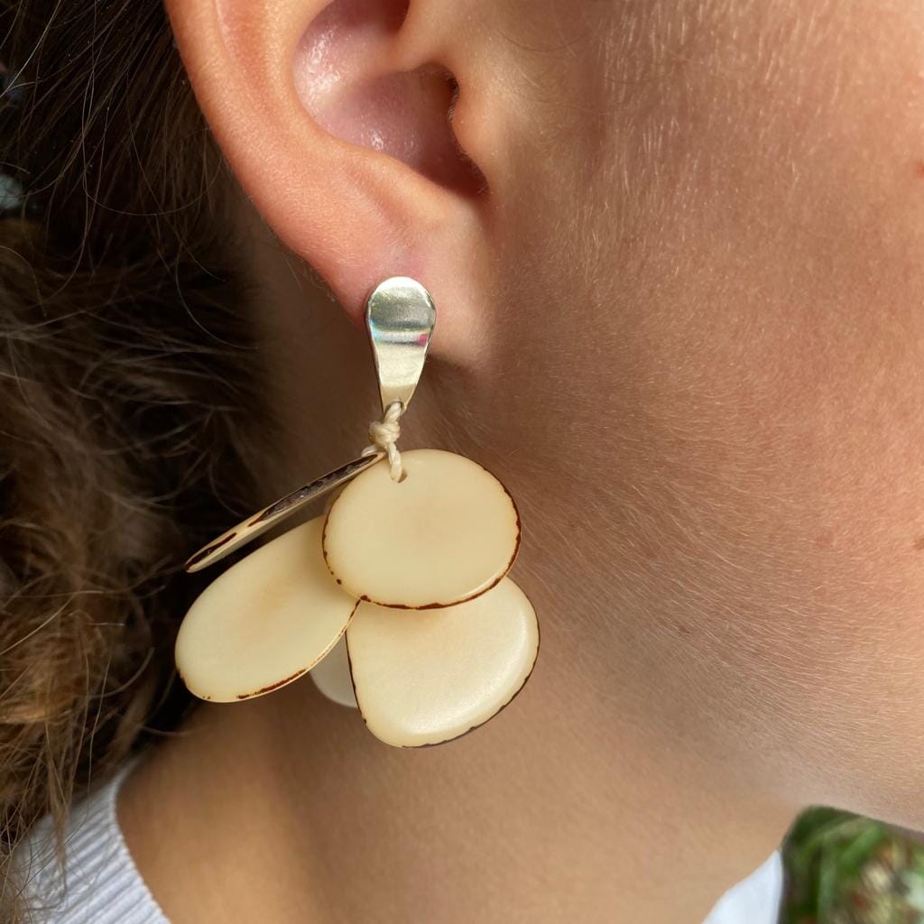 Boucles d'oreilles de graines naturelles Jarina beige Boucles d'oreilles Artisan local situé dans l'état de Sao Paulo au sud du Brésil. 