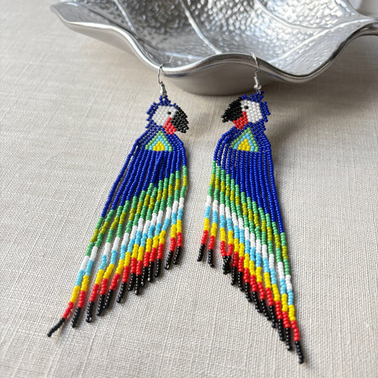 Boucles d'oreilles en perles de verre - Ara bleu coeur bleu - Ethnie Galibi-Marworno Boucles d'oreilles Ethnie Galibi-Marworno, localisée dans l'état d'Amapa au nord du Brésil. 
