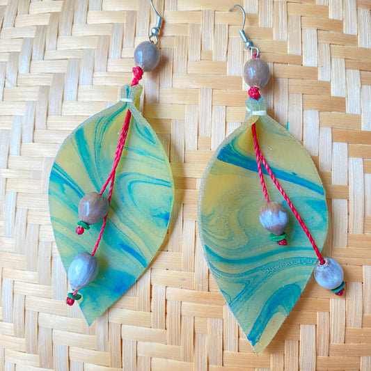 Boucles d'oreilles latex et larmes de Job - Communauté Jamaraqua Boucles d'oreilles Communauté Jamaraqua, située sur la rive du fleuve Tapajos, état du Para. 