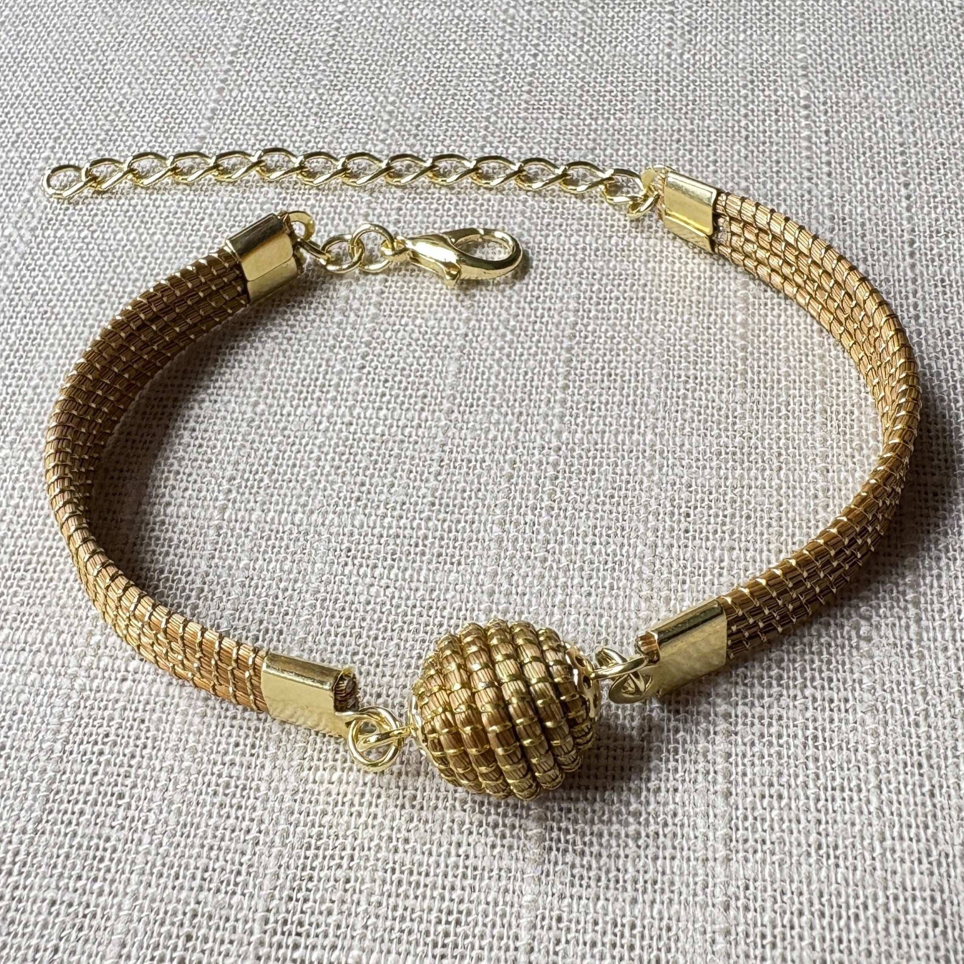 Bracelet Capim Dourado - 1 boule Bracelet Artisan local travaillant le Capim Dourado dans l'état du Tocantins au centre-est du Brésil 