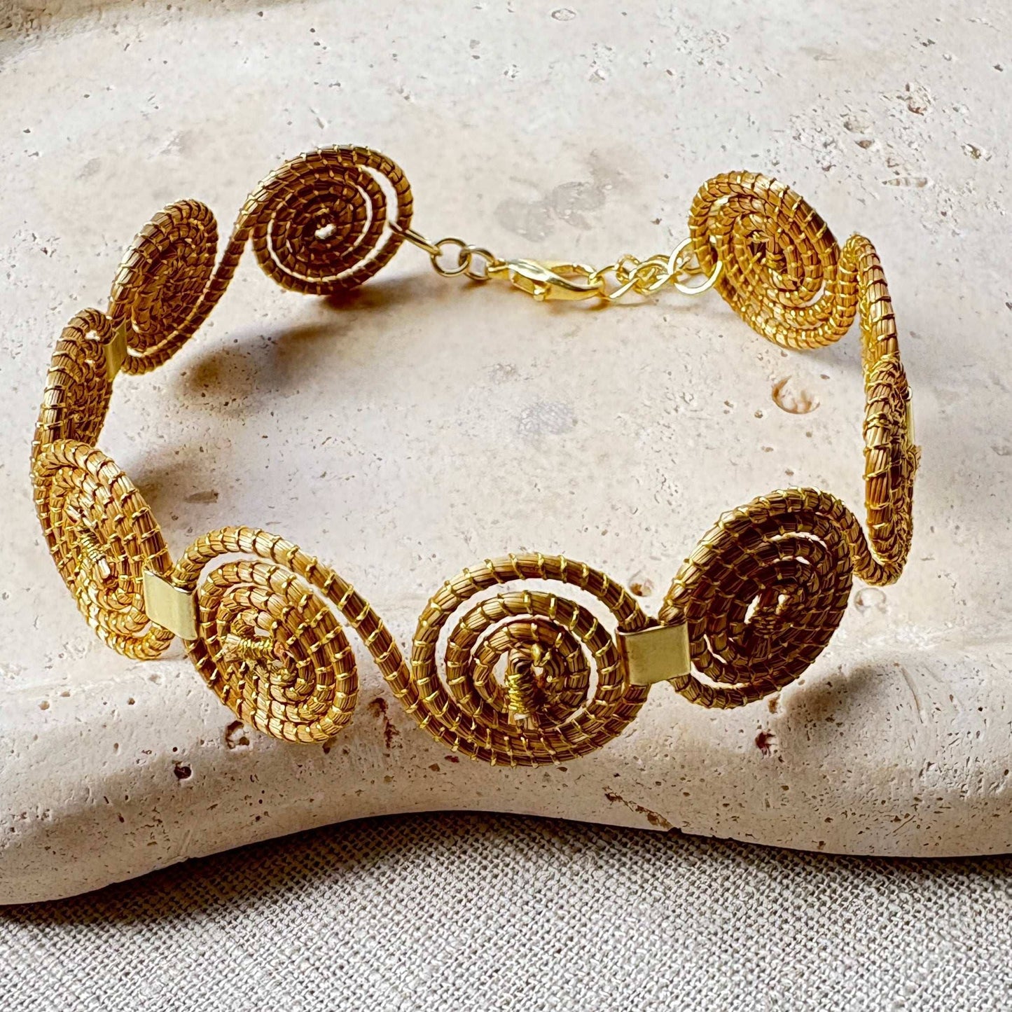 Bracelet Capim Dourado - 10 mandalas Bracelet Artisan local travaillant le Capim Dourado dans l'état du Tocantins au centre-est du Brésil 