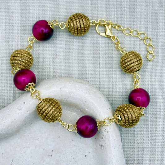 Bracelet Capim Dourado - boules et pierres naturelles Oeil de Tigre Rubis Bracelet Artisan local travaillant le Capim Dourado dans l'état du Tocantins au centre-est du Brésil 