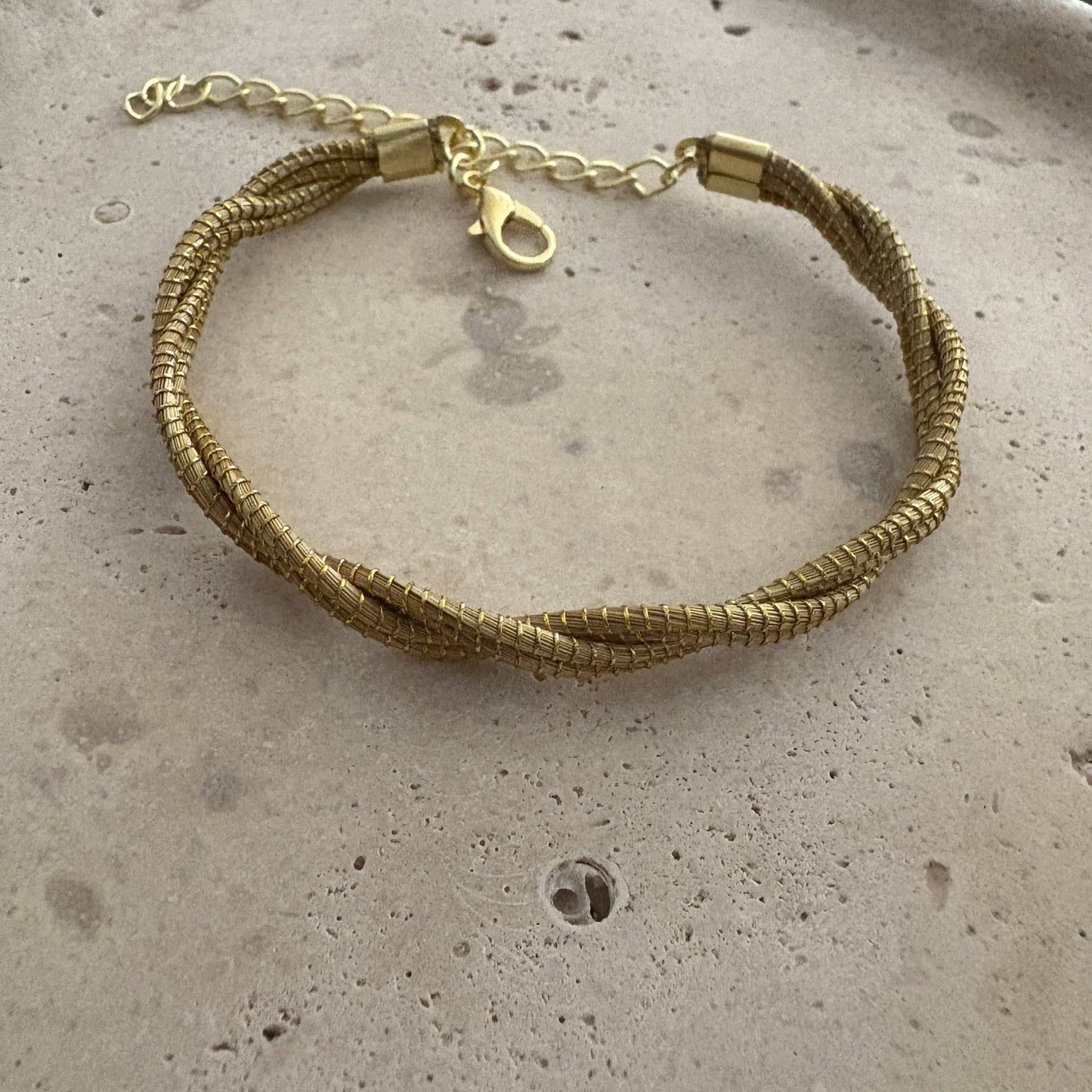 Bracelet Capim Dourado - entrelacé fin Bracelet Artisan local travaillant le Capim Dourado dans l'état du Tocantins au centre-est du Brésil 