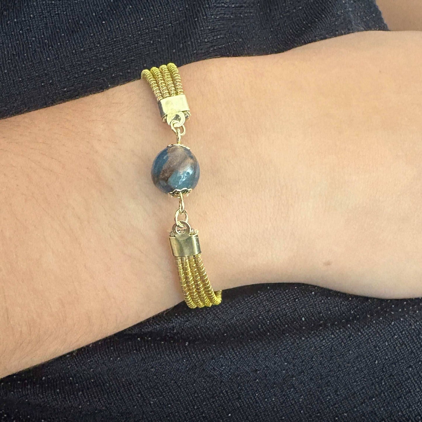 Bracelet Capim Dourado - pierre naturelle Agate blue lace Bracelet Artisan local travaillant le Capim Dourado dans l'état du Tocantins au centre-est du Brésil 