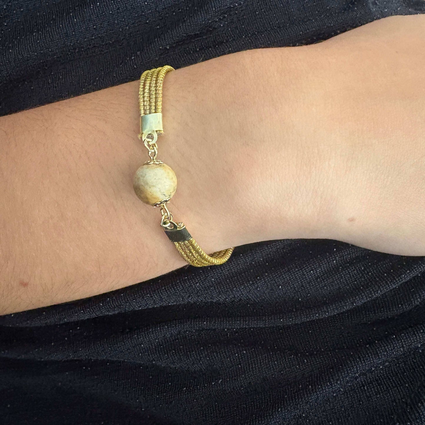 Bracelet Capim Dourado - pierre naturelle Jaspe bois Bracelet Artisan local travaillant le Capim Dourado dans l'état du Tocantins au centre-est du Brésil 